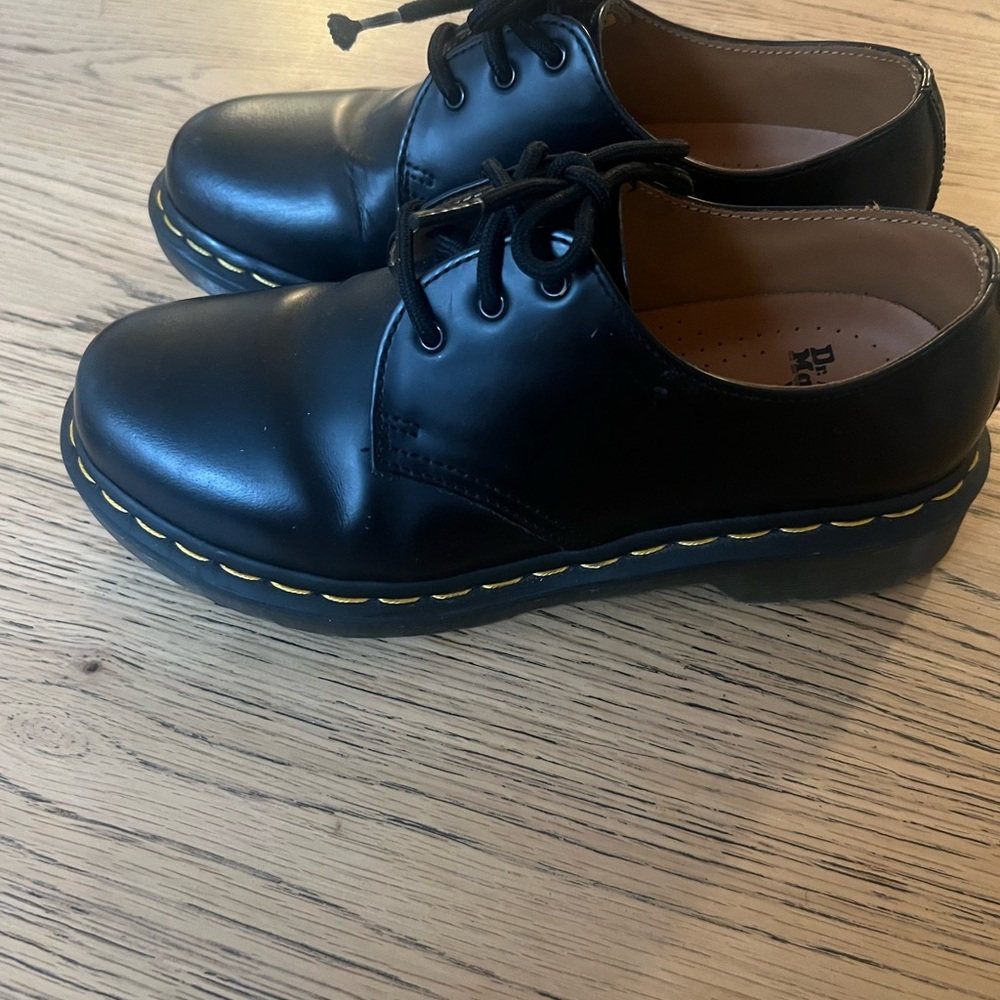 Dr. Martens Black Oxford Shoes - women size 7